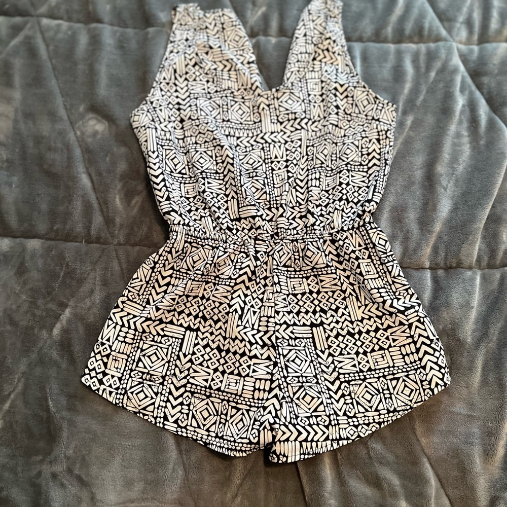 Black / white romper —- small